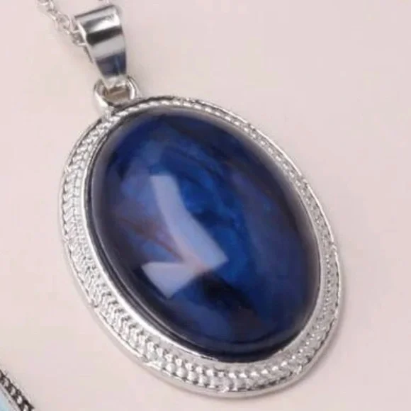 New Woman’s Sterling Silver Natural Brazilian Blue Kyanite Gemstone Necklace - Picture 8 of 10